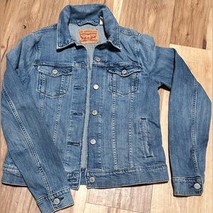 Levi Strauss Women’s Jean Jacket | Medium